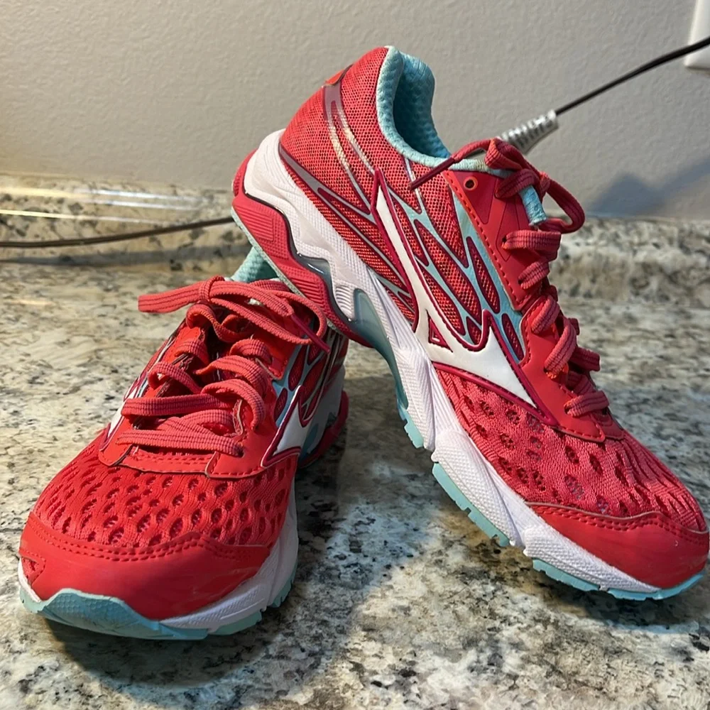 Mizuno Wave Catalyst 2 Sneakers - Picture 3 of 9